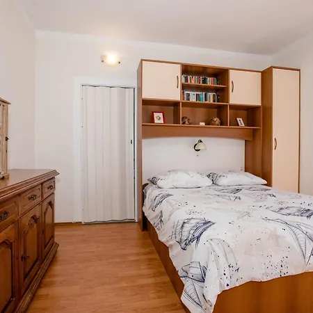 Appartement With Parking Space Barbat, Rab - 16723 Barbat na Rabu