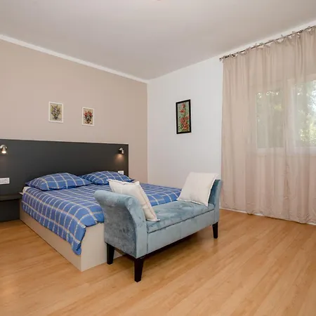 With Parking Space Barbat, Rab - 16723 Apartman Barbat na Rabu