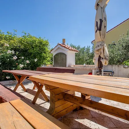 Appartement With Parking Space Barbat, Rab - 16723 *