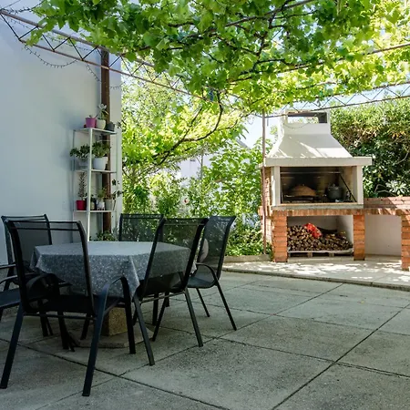 Apartman With Parking Space Barbat, Rab - 16723