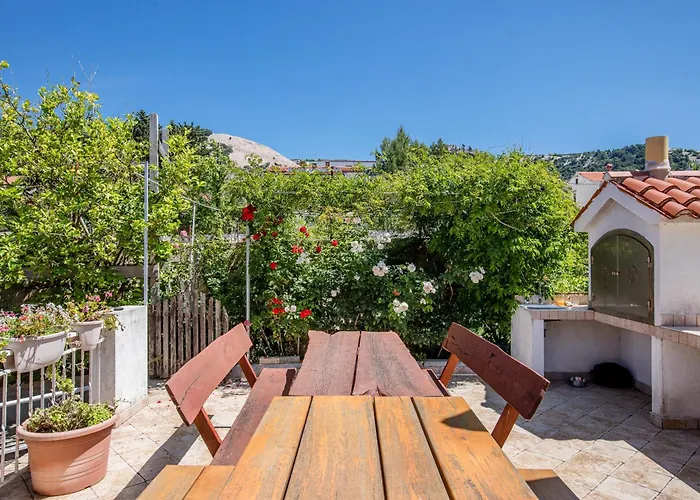 Apartment With Parking Space Barbat, Rab - 16723 *